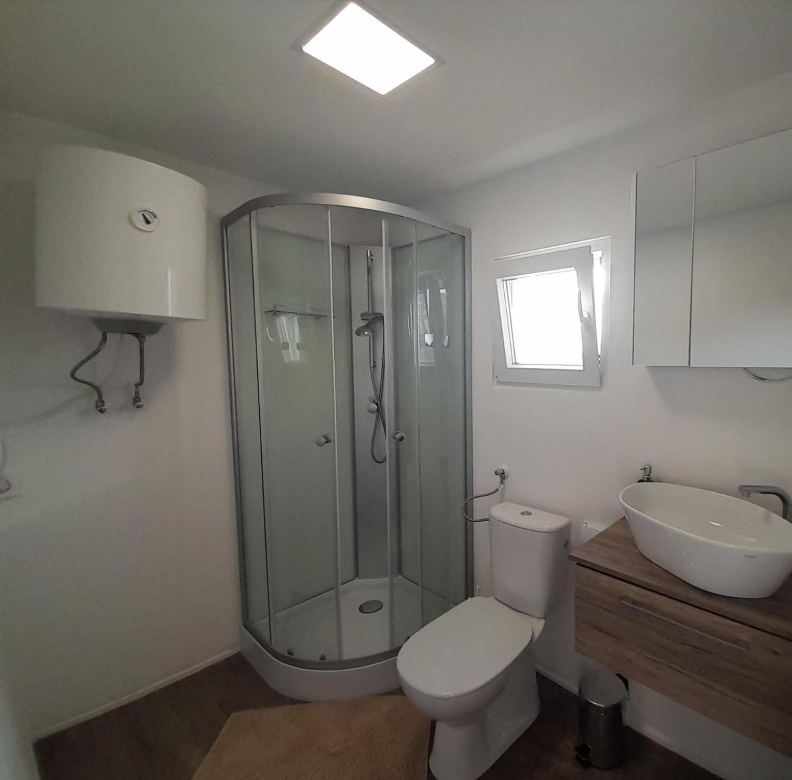 Appartement Tiny House Lily With Jacuzzi à Sveti Filip i Jakov Extérieur photo